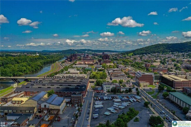 Building Photo - 11 W 2nd St