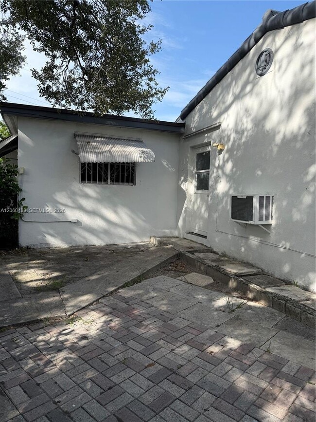 Building Photo - 6137 SW 20th Ct