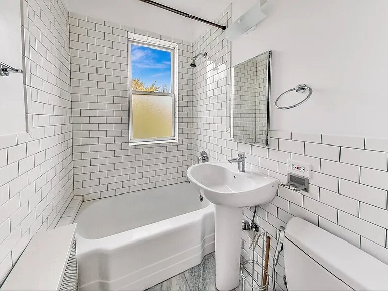 Building Photo - 5600 S Blackstone Ave