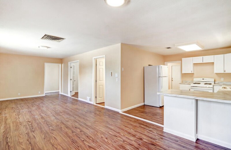 Building Photo - 2424 Vista Grande Dr NW