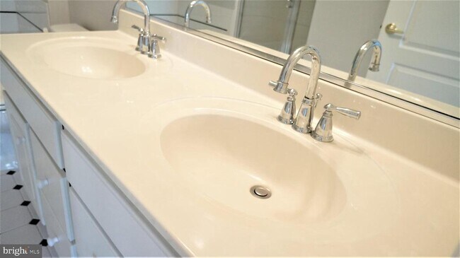 Building Photo - 12195 Abington Hall Pl