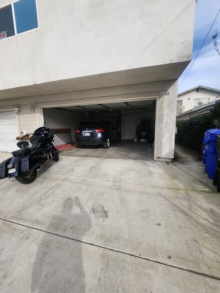 2 car Garage with washer and dryer - 4246 35th St