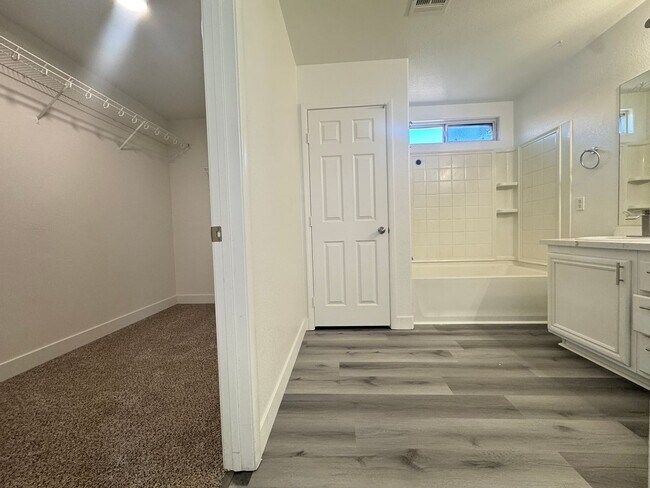 Building Photo - 6339 W Silver Ribbon Ct