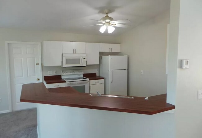 Building Photo - 209 S Heathwood Dr