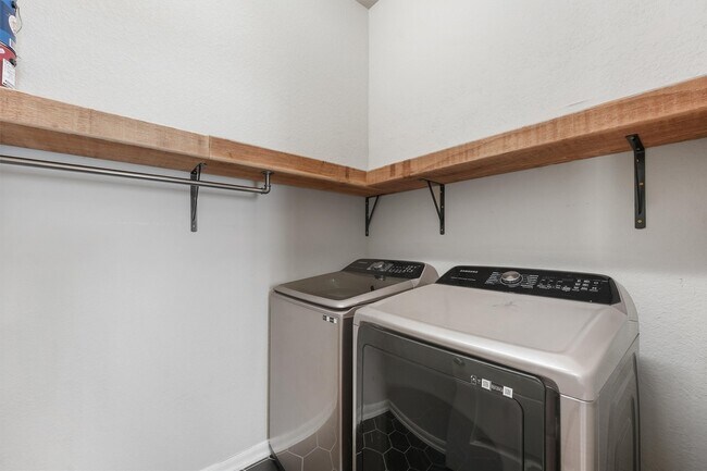 Building Photo - 130 Biltmore Loop