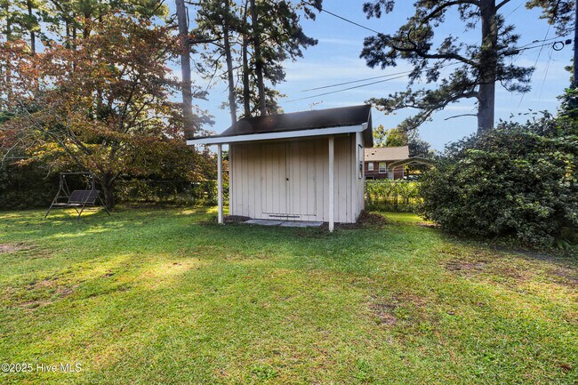Building Photo - 2307 Woodland Ave