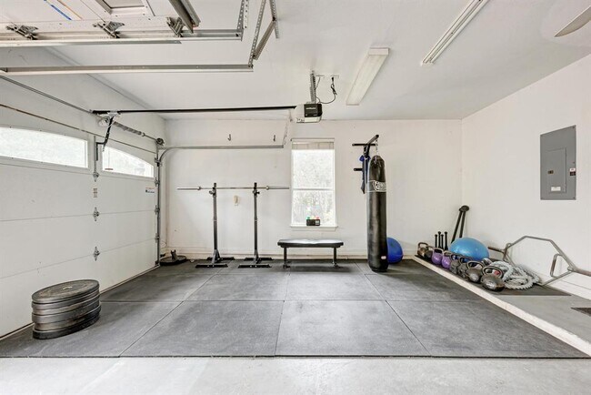 Building Photo - 545 Tom Sawyer Rd