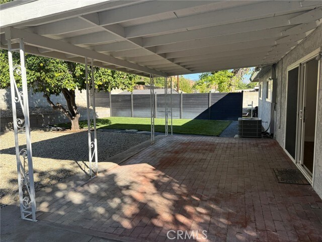 Building Photo - 1488 Bussey St W