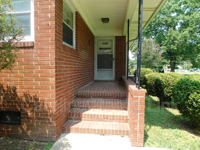 Building Photo - 6119 Tuckaseegee Rd