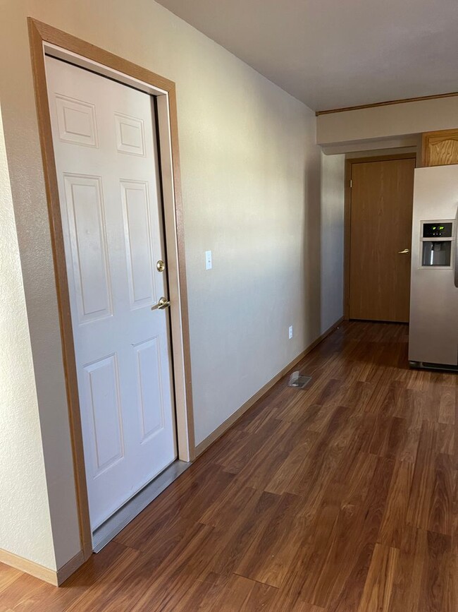 Building Photo - 3 bedroom, 1 3/4 bathroom located in Canon...