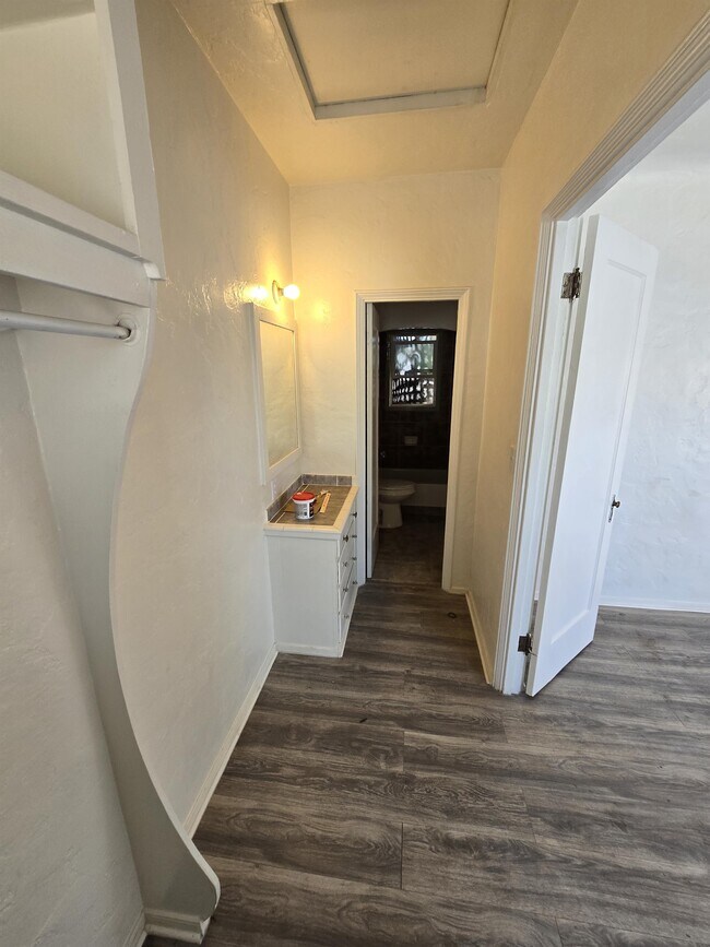 Building Photo - 818 S Arizona Ave