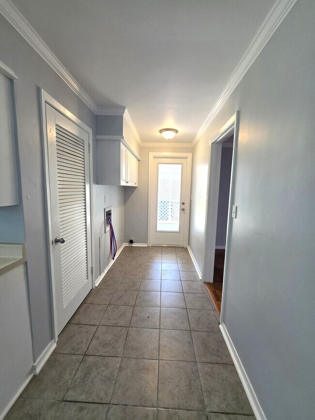 Building Photo - Newly Updated Home in Seagate Village