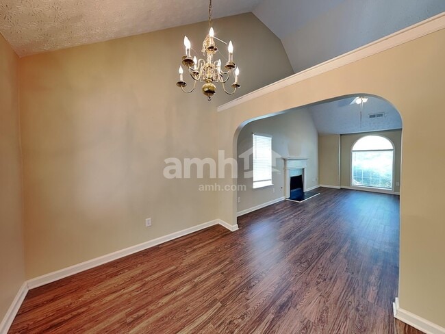 Building Photo - 2656 Lake Park Bnd