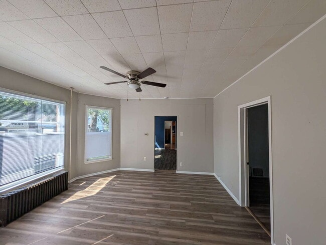 Building Photo - 202 E Barker Ave