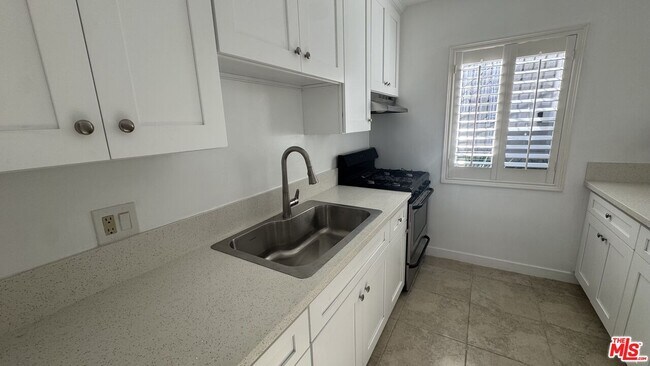 Building Photo - 630 Orlando Ave