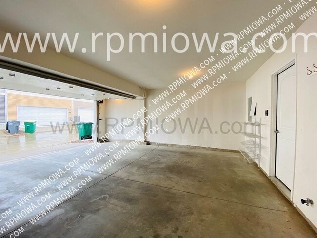 Building Photo - 9065 Greenspire Dr