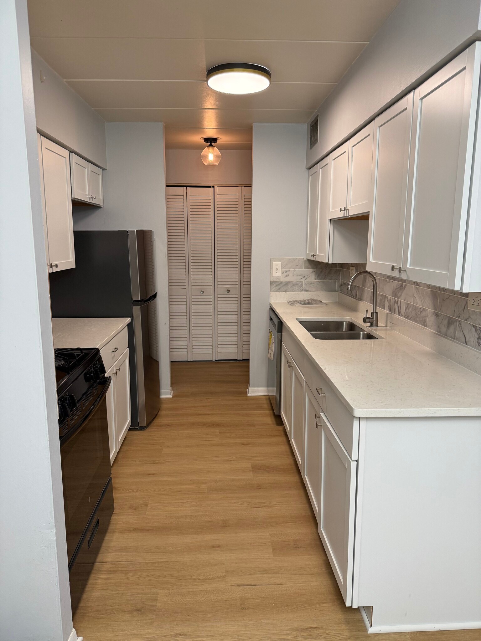 Building Photo - 300 S Roselle Rd