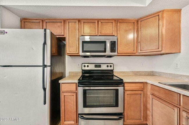 Building Photo - 6166 E Glencove St