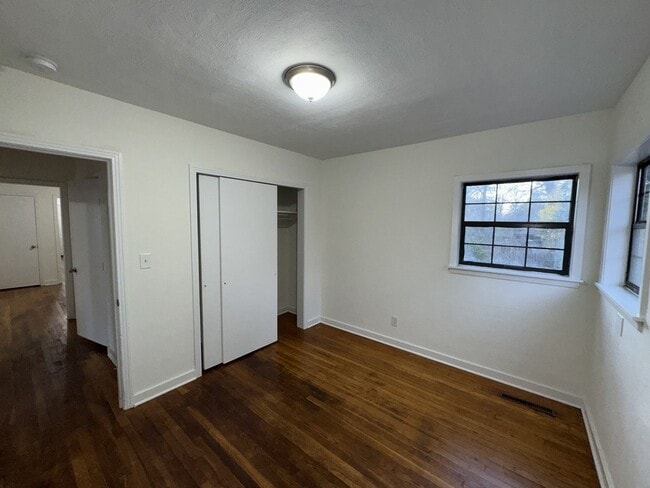 Building Photo - 3147 Shirley Dr