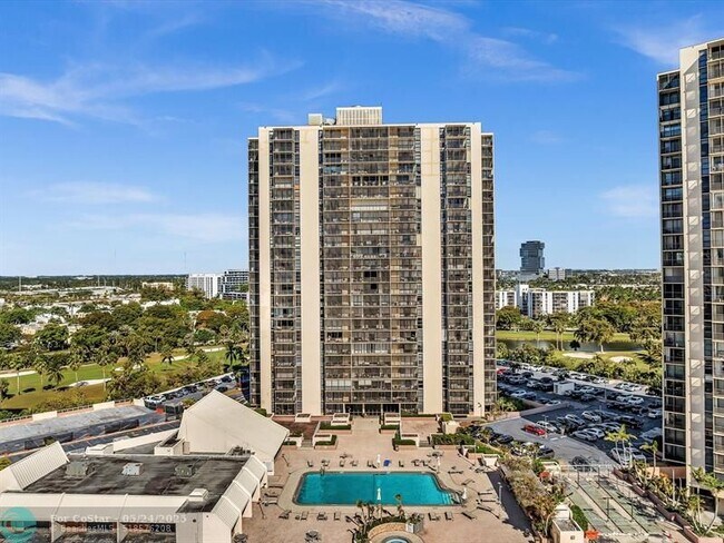 Building Photo - 20379 W Country Club Dr
