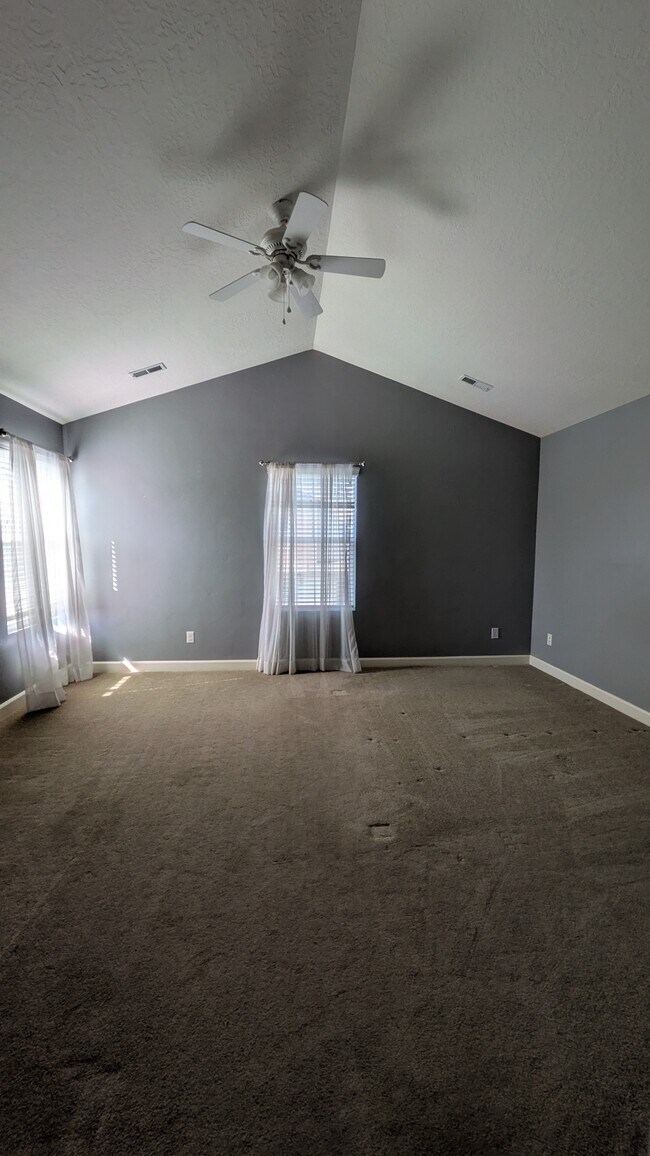 Building Photo - 10241 S Clarks Hill Dr