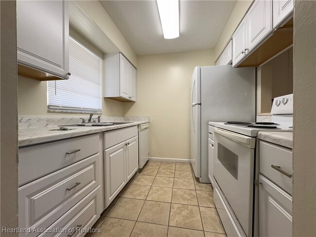 Building Photo - 5332 Granada Blvd