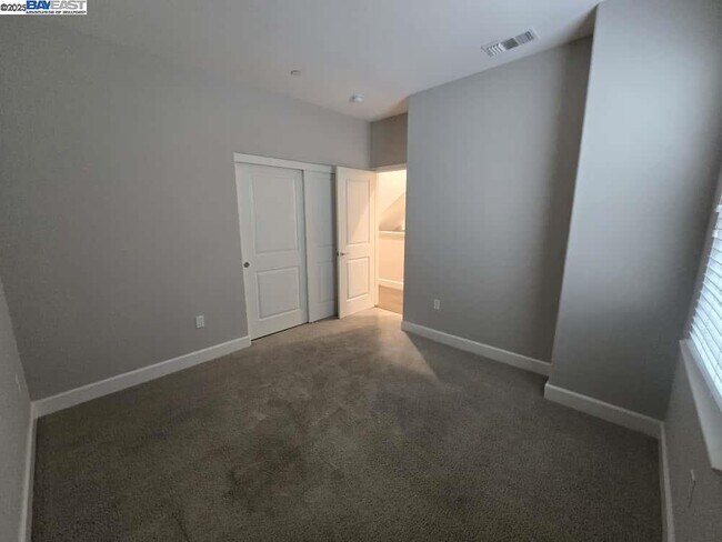 Building Photo - 8553 Waveside Wy