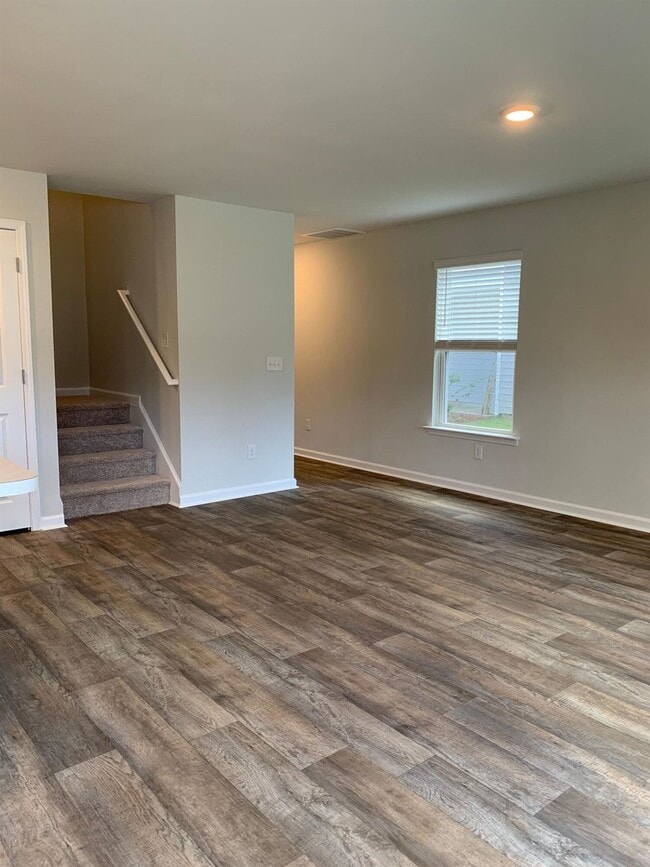 Building Photo - 235 Spencer Cir