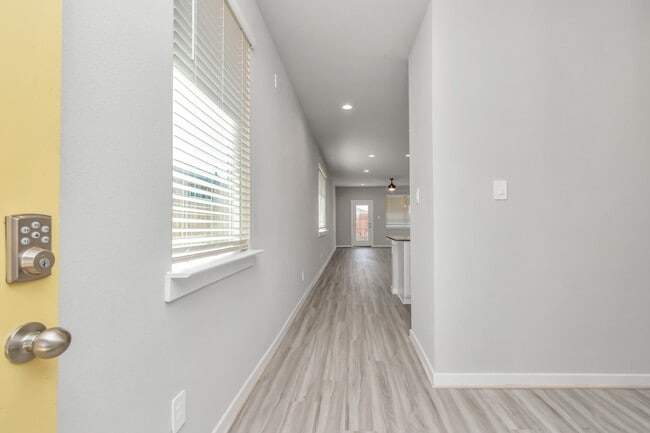 Building Photo - 3020 Gunnersbury Dr