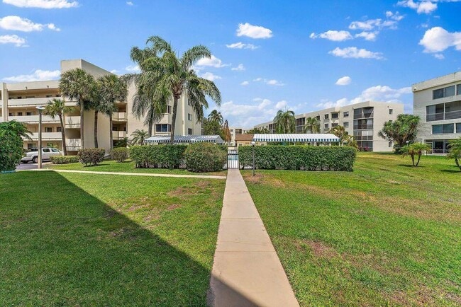Building Photo - 3186 Via Poinciana