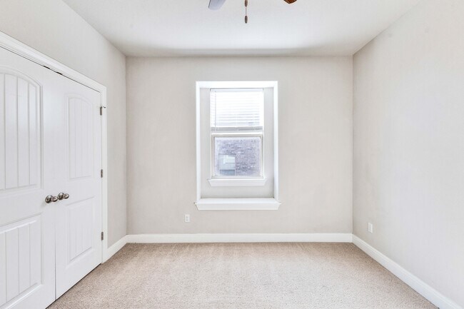 Building Photo - 2304 Abilene Ln