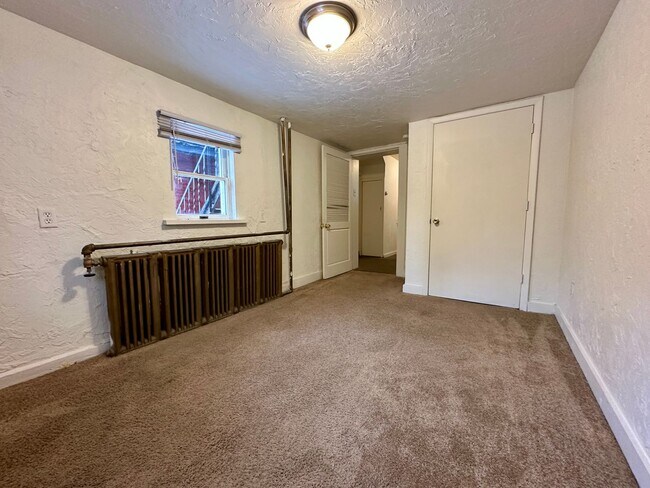 Building Photo - Super Spacious Three Bedroom on Bates Street! Deck & Patio! Washer & Dryer Included! Call Today!