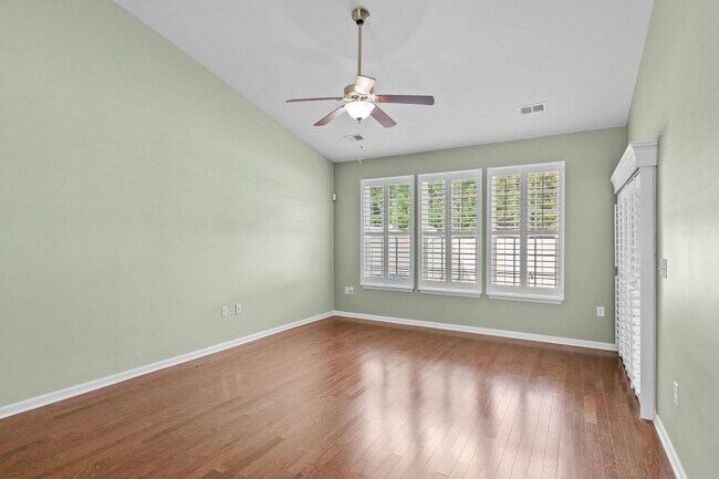 Building Photo - 156 Parmelee Dr