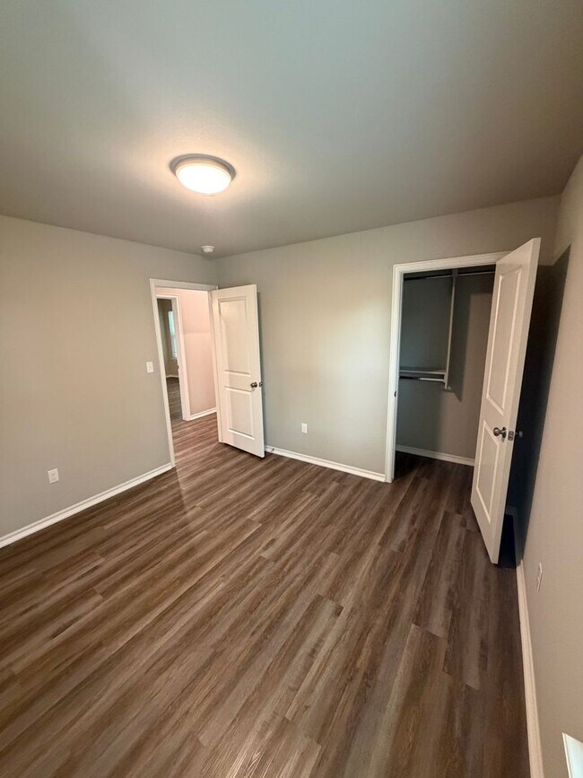 Building Photo - 3 Bed | 2 Bath Luxury Duplex