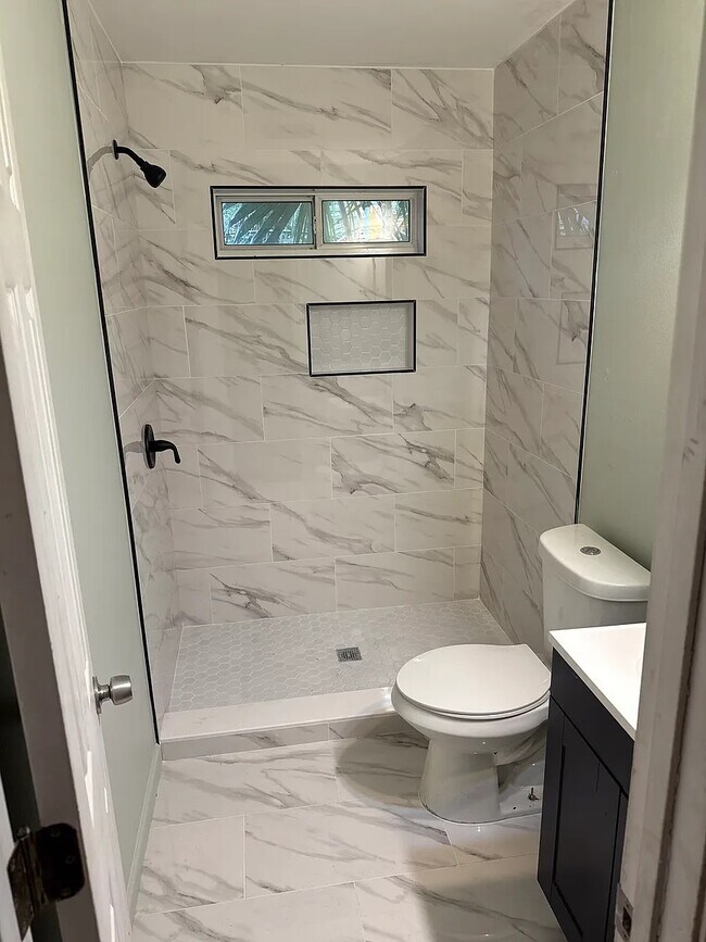 Building Photo - 2422 Dublin St