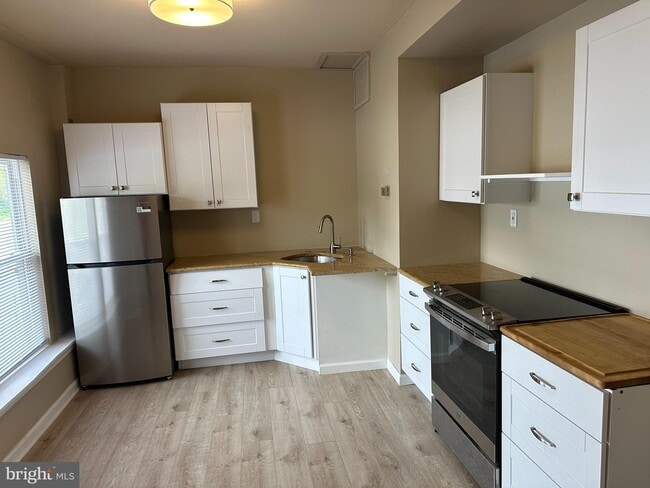 Building Photo - 1670 Chichester Avenue