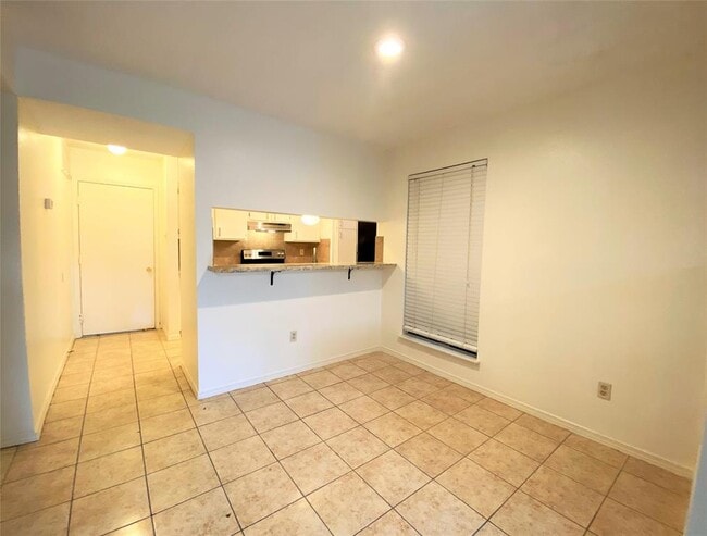 Building Photo - 6701 Sands Point Dr