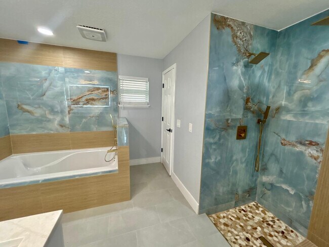 Building Photo - 3933 SW Kakopo St