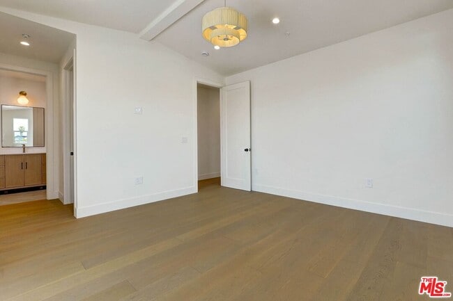 Building Photo - 4720 Marshall Dr