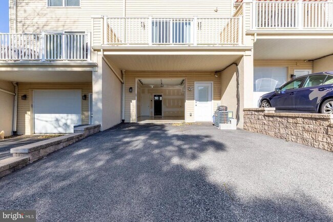 Building Photo - 153 Levering St