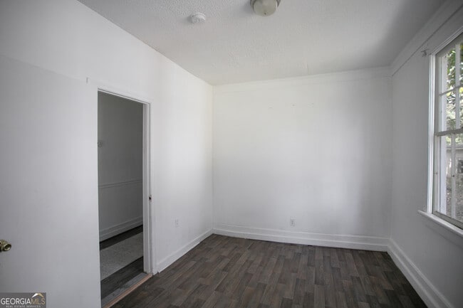 Building Photo - 402 Boulevard St