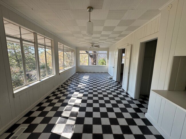 Building Photo - 107 Mountary Cir