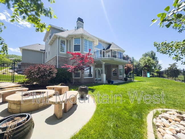 Building Photo - 49 E Fairway Dr