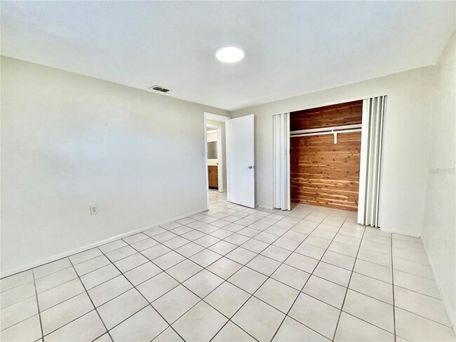 Building Photo - 10014 Sleepy Hollow Ln