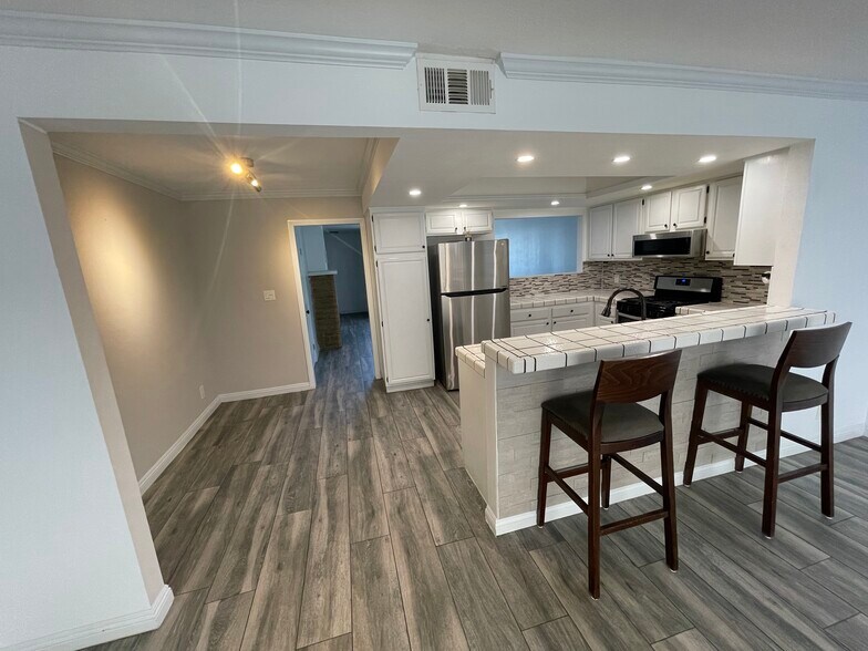Building Photo - 8211 Rosemead Blvd