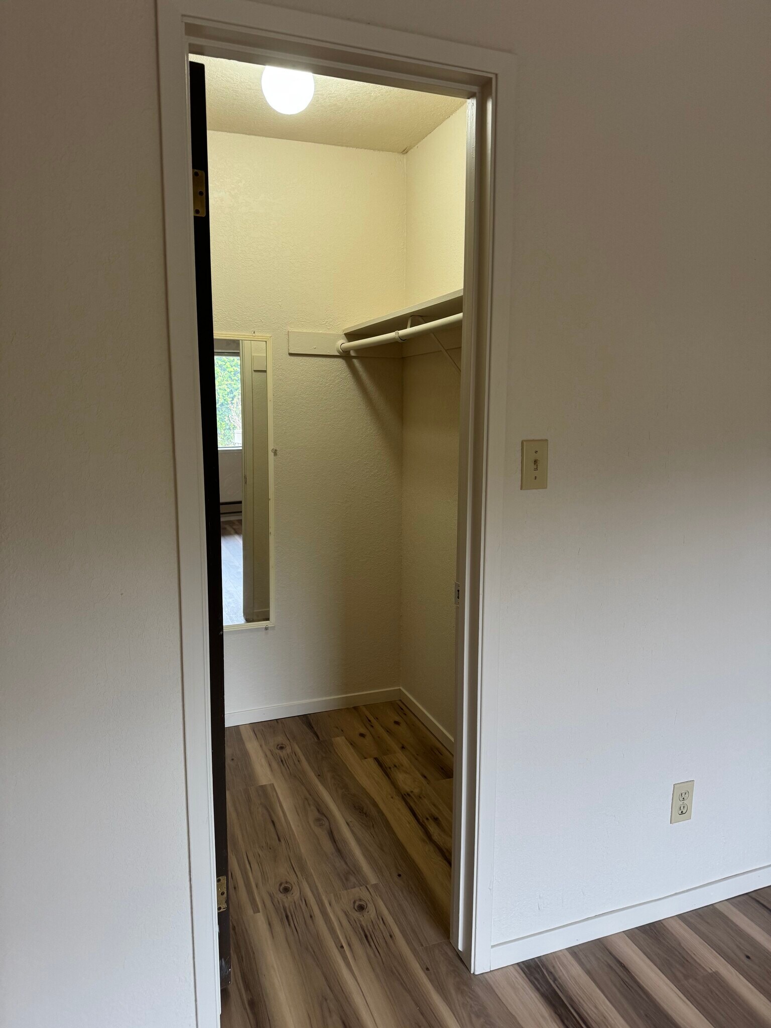 Building Photo - 100 Kinross Dr