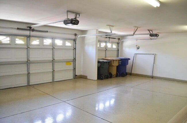 Building Photo - Spacious Riverlakes Golf Course Home with Pool, Spa & 3-Car Garage