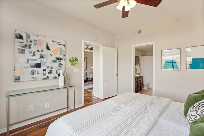 Building Photo - 6000 Shepherd Mountain Cove