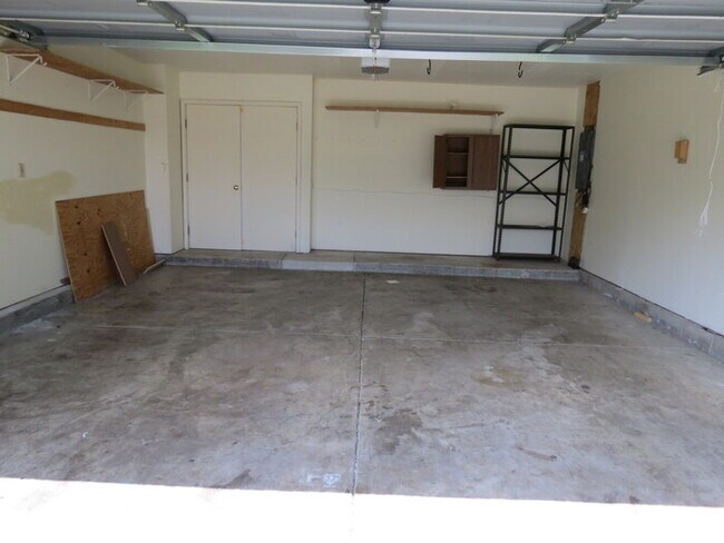 Building Photo - 6132 Kensington Glen Dr
