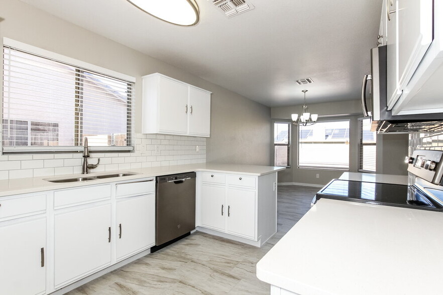 Building Photo - 7574 W Denton Ln